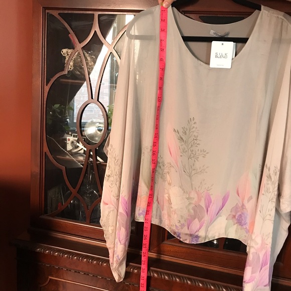 🆕 Silk sheer blouse - Picture 9 of 9